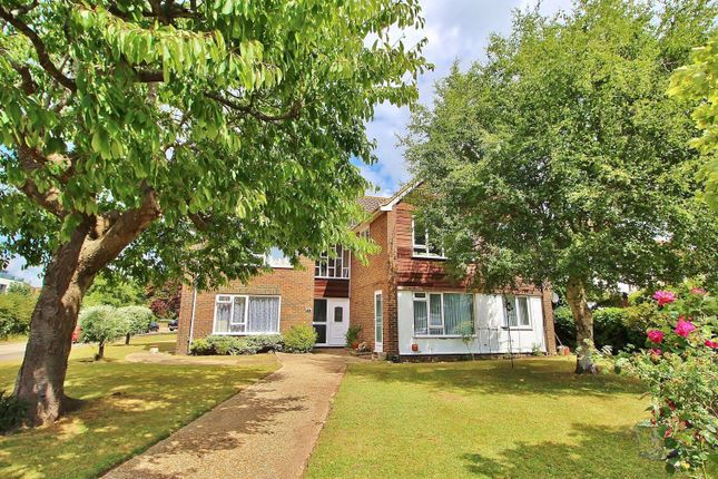 Flat to rent in Cedar House, Cissbury Avenue, Worthing, West Sussex