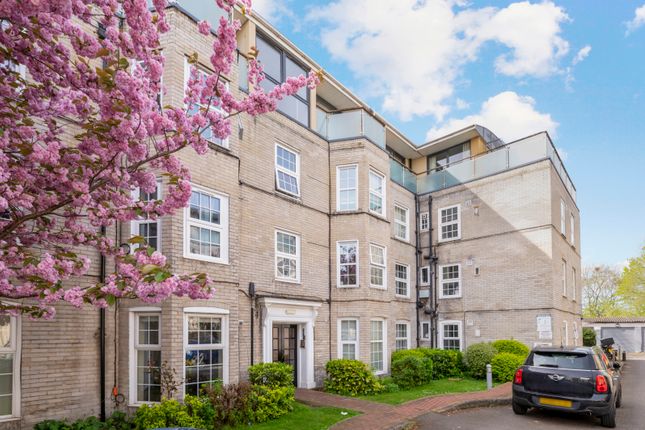 Flat for sale in West Barnes Lane, New Malden