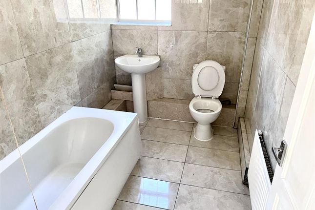 2, Newstead View, Pontefract photo 4