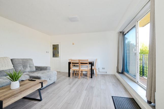 27, Knightsbridge Way, Hemel Hempstead photo 3