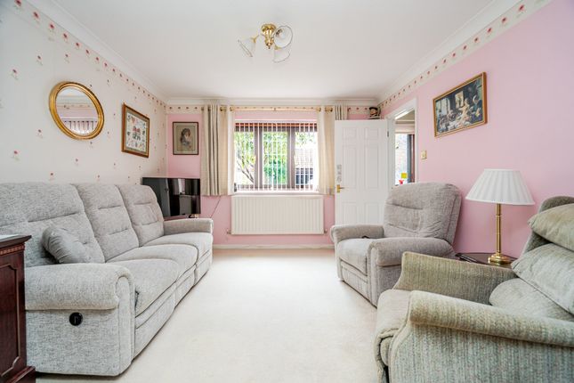 39, Lincroft, Bedford photo 3