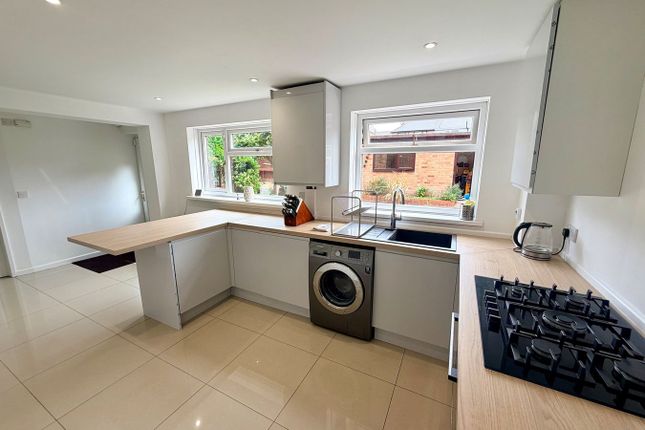 1, Helenny Close, Wolverhampton photo 3