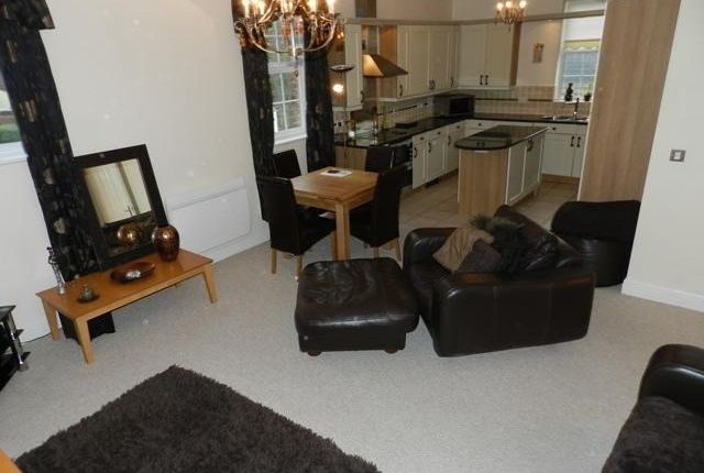 Flat to rent in Swinhoe Place, Culcheth, Warrington, Cheshire