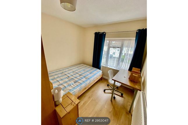 Viola Avenue Stanwell, Staines photo 5