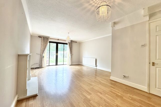 67 High Oaks Close, Locks Heath, Southampton photo 4