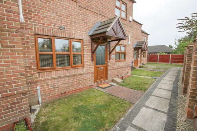 Thumbnail Flat for sale in Paddock Way, Hatfield, Doncaster