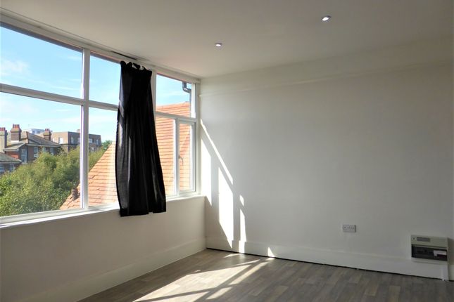 Flat 10, 7 York Avenue, Hove photo 2