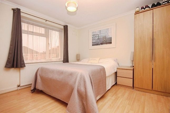 32, Brightside Avenue, Surrey photo 4