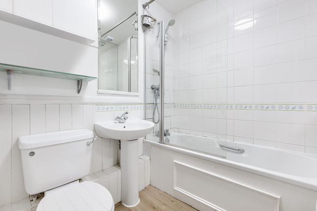 Flat to rent in Amies Street, Clapham Junction