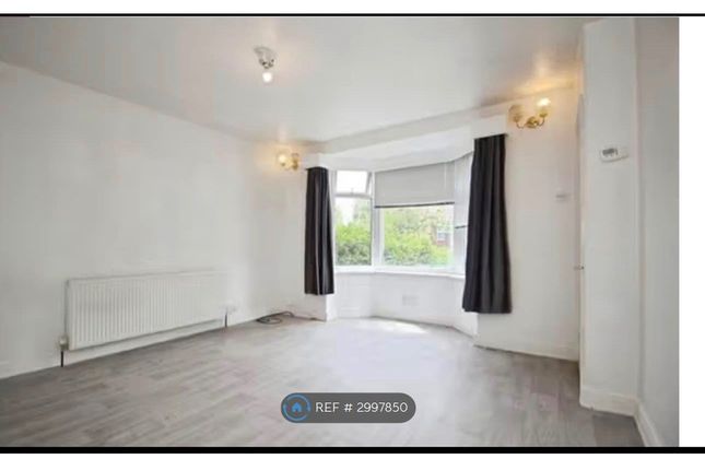 Pinewood Avenue, Wakefield photo 3
