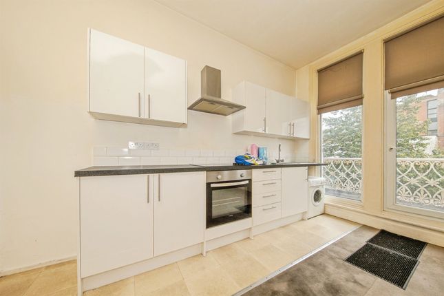 Flat 1, 8-10, West Avenue, Clacton-On-Sea photo 4