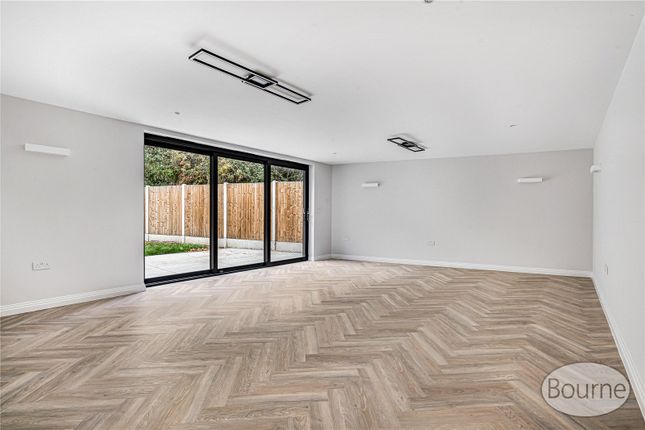 3 Penlan,, Kingfield Green, Woking photo 4
