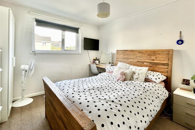 23, Treskewes Estate, St. Keverne photo 5