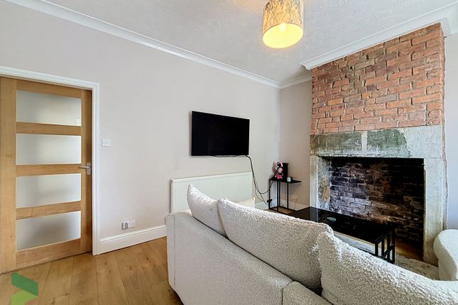 106, Watery Lane, Darwen photo 3