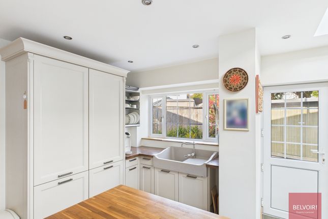 29, St Andrews Close, Swansea photo 4