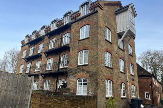 Flat for sale in Grove Mill Lane, Watford