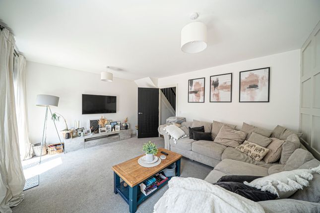 70 Peake Way, Andover photo 3