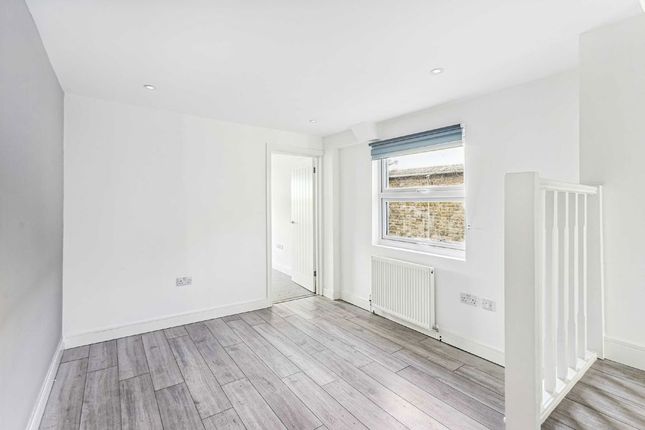 First Floor Flat, 13, Rookstone Road, London photo 2