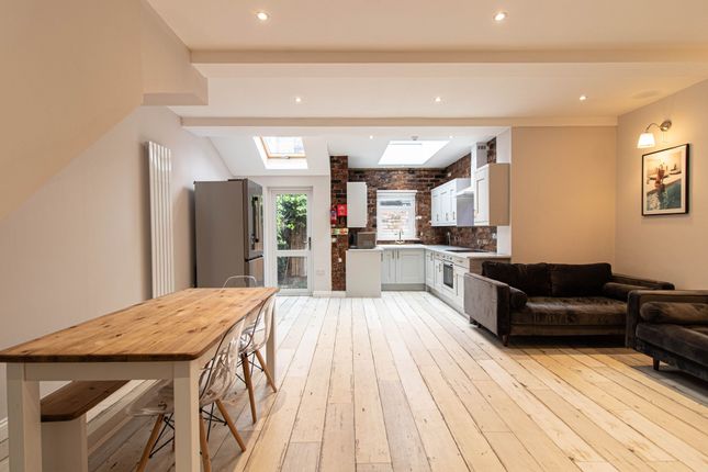 Bright Open-Plan Living Area With A Modern Fitted ...