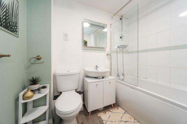 3, Kiln Way, Dunstable photo 2