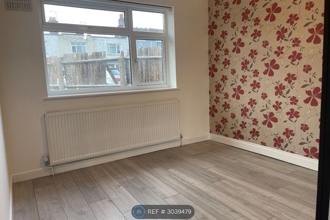 Flat, Langley Road, Slough photo 2