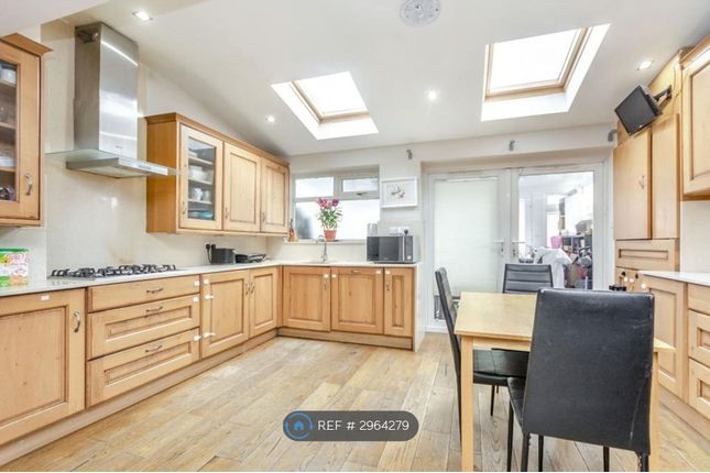 Hodder Drive, Perivale, Greenford photo 2
