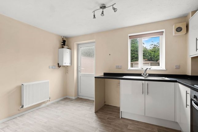 24, Stroma Avenue, Worcester photo 3