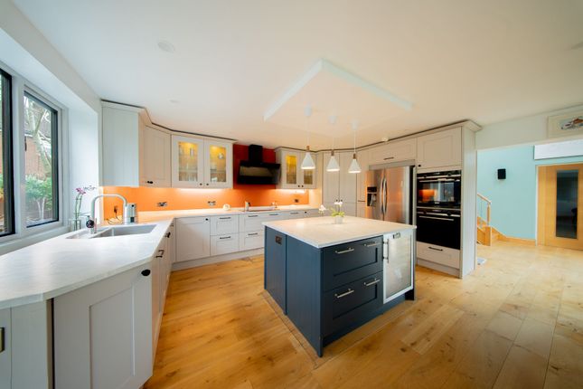 33 Arlington Crescent, Wilmslow photo 3