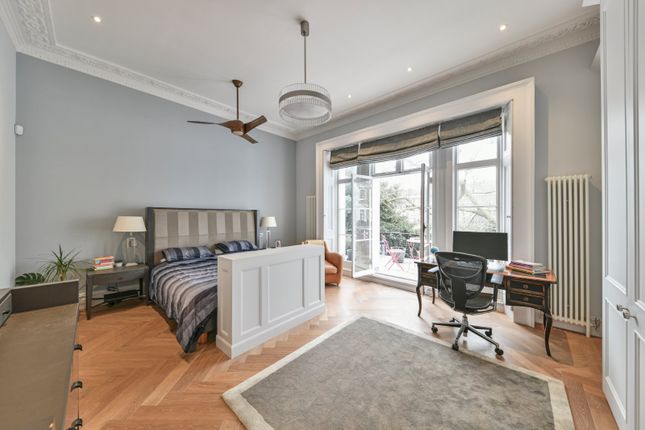 Flat for sale in Onslow Square, London