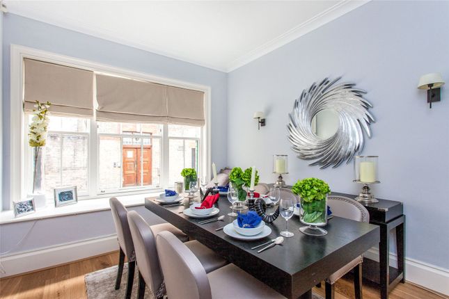 12, Grosvenor Crescent Mews, London photo 4