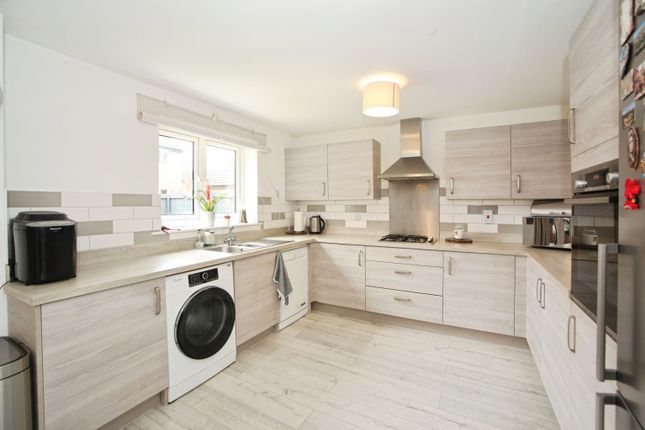 2, Castle Way, Newport photo 4