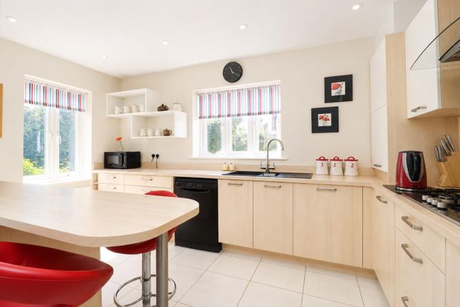 18, Knight Close, Fleet photo 4