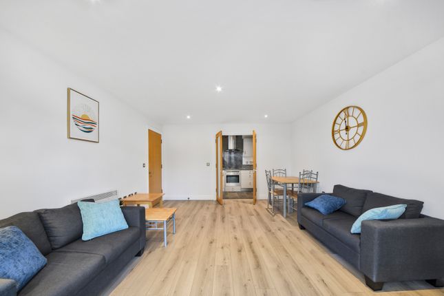 Flat to rent in St David's Square, Isle Of Dogs, London