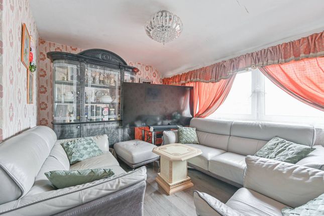 Thumbnail Flat for sale in Thames Court, Peckham, London