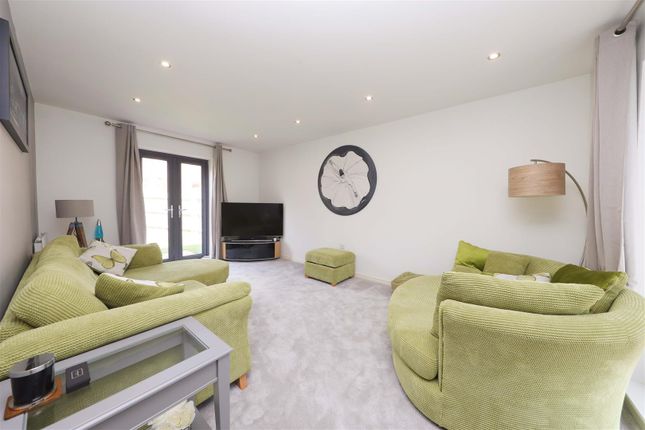 31, Churchill Road, Uxbridge photo 2