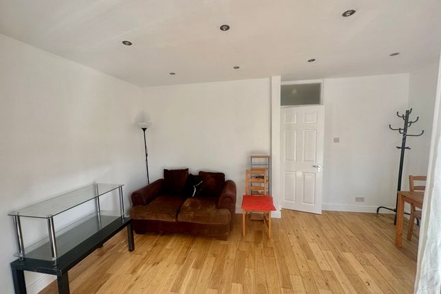 Duplex to rent in Willington Road, London