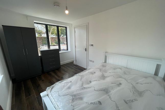Flat to rent in 16 Nottingham Road, South Croydon, Surrey
