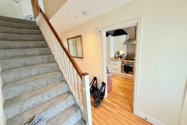 16, King George Way, London photo 2