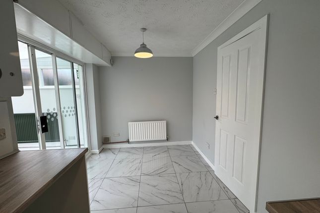 10, Mansfield Court, Peterborough photo 4