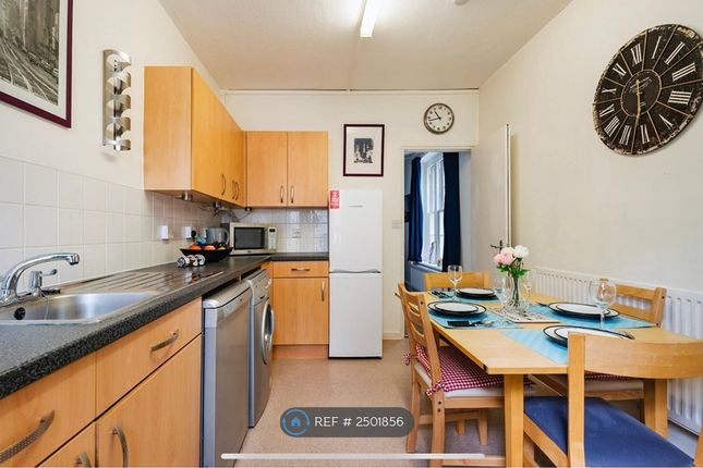 Flat, Walker House Phoenix Road, London photo 4