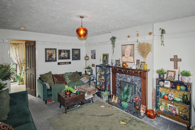 6, Raylands Court, Leeds photo 4
