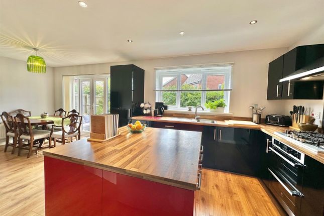 15, Oaks Close, Aston photo 2