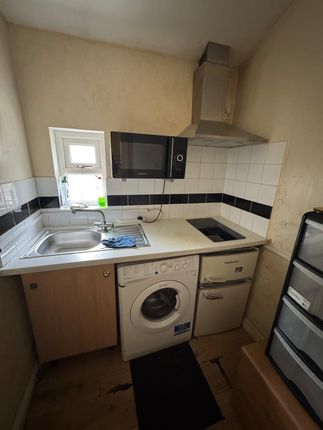 21, Ashgrove, Bradford photo 2