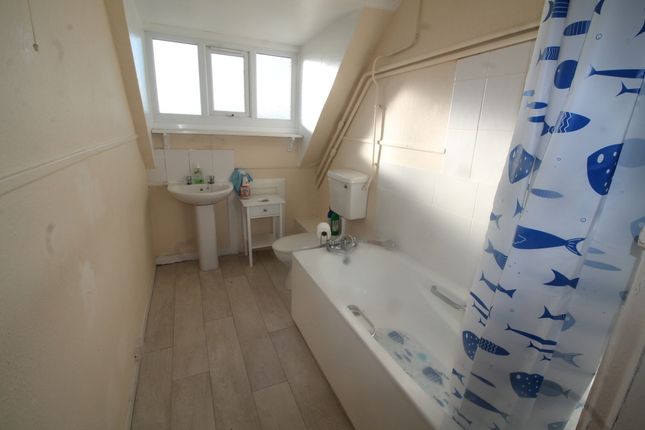 Flat 10, Holland House, Clacton on Sea photo 5
