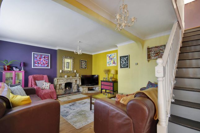 17, Larch Crescent, Tonbridge photo 2
