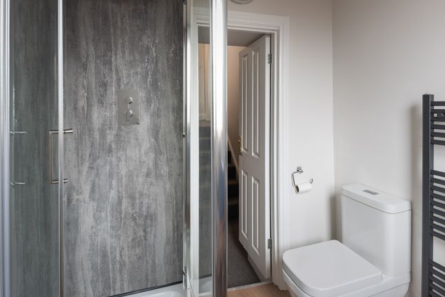 90 Pennsylvania, Bathroom 1