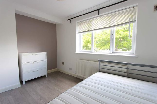 Flat to rent in Goldings Crescent, Hatfield