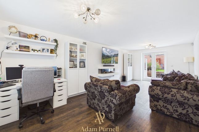 33 Cardinal Drive, Hinckley photo 3