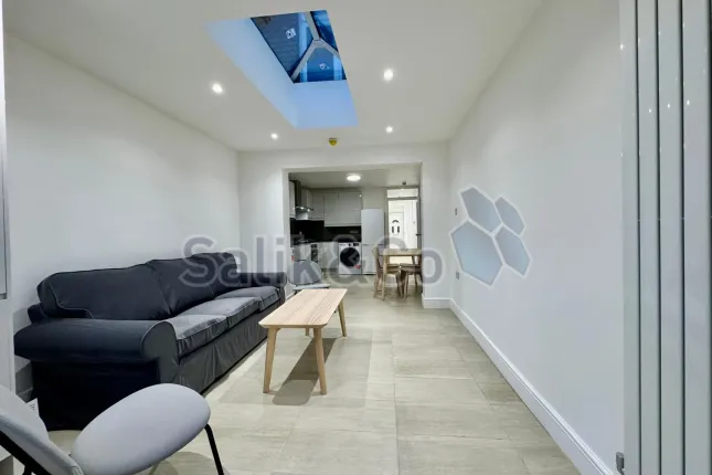 62, Swanfield Street, London photo 3