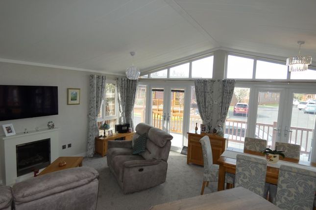 Mobile/park home for sale in Buffalo Ridge, Lawnsdale Country Park, Lytham Road, Lytham St. Annes